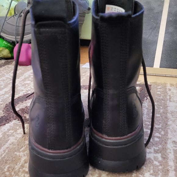 Timberland waterproof winter boots 8.5 - Picture 4 of 9